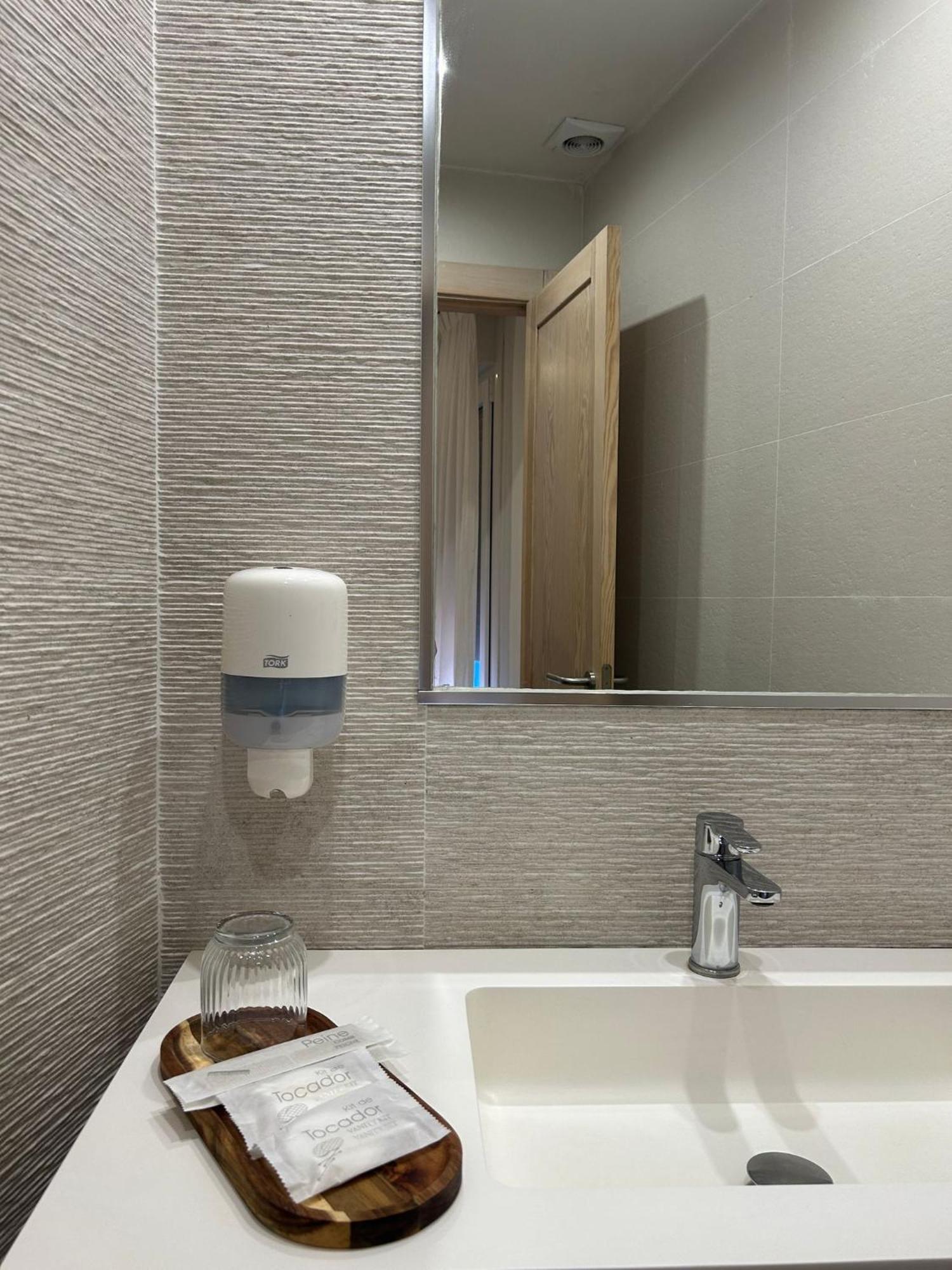 אספינמה Hostal Remona מראה חיצוני תמונה