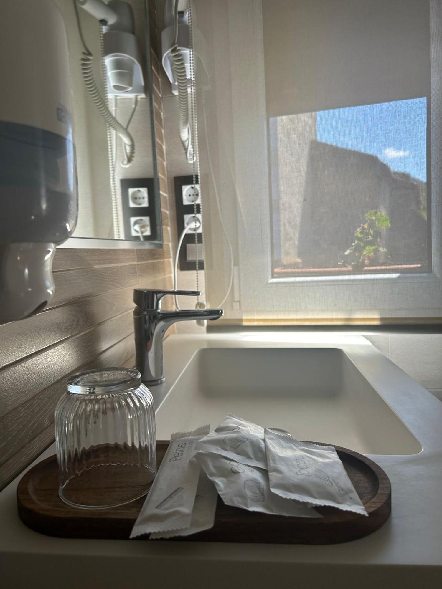 אספינמה Hostal Remona מראה חיצוני תמונה